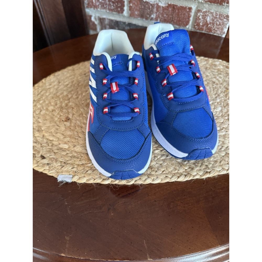NWB Saucony Youth Size 5 Blue Red White